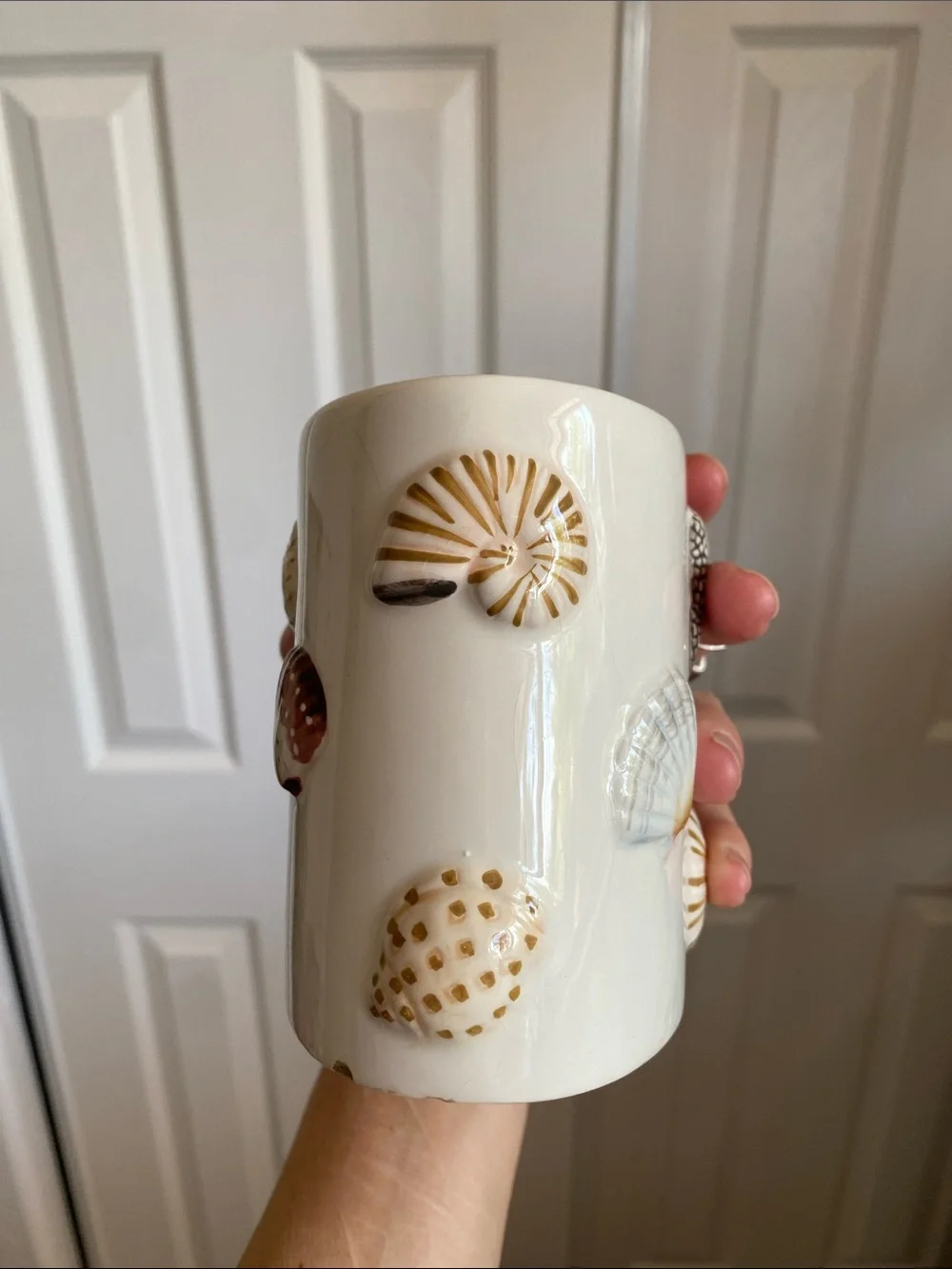 Allure toothbrush holder